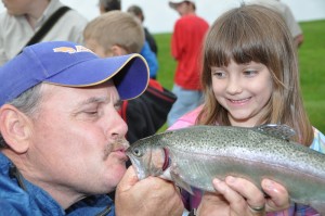 kissing fish